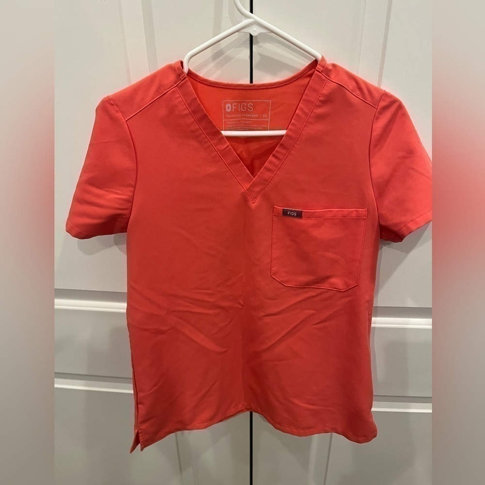 Figs Hot Coral XS Catarina Scrub Top limited edition - Picture 4 of 6